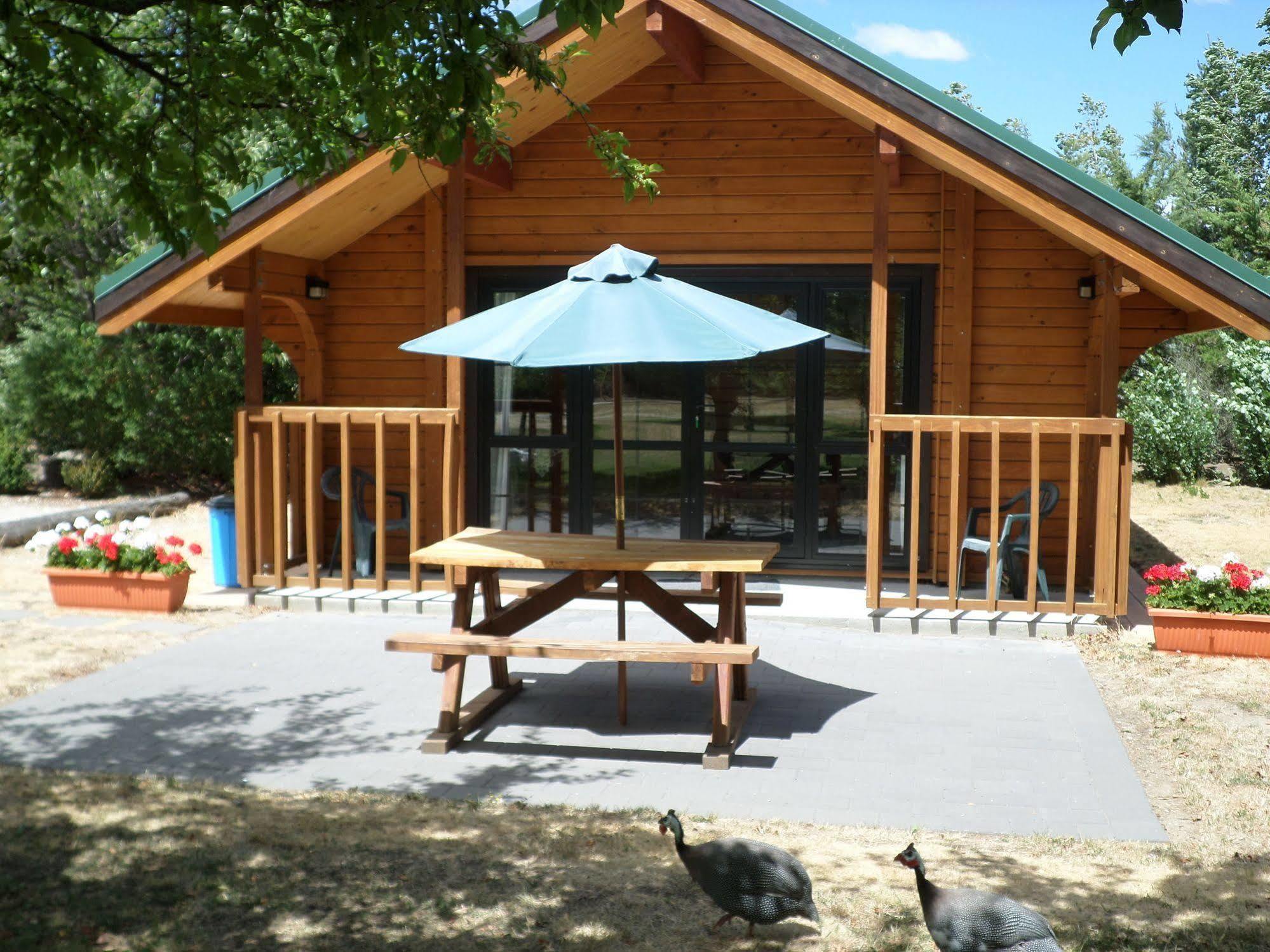 Central Chalets Ltd Alexandra Exterior photo